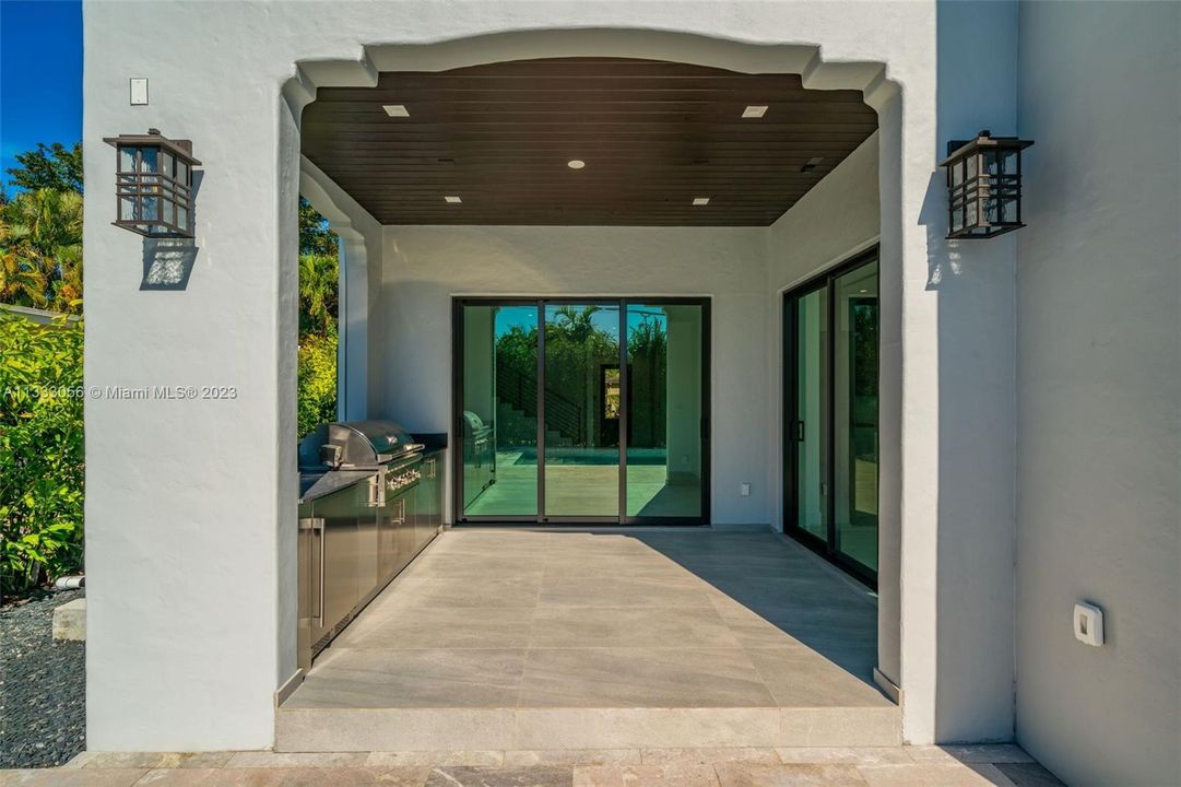 Recently Sold: $2,795,000 (5 beds, 5 baths, 3915 Square Feet)
