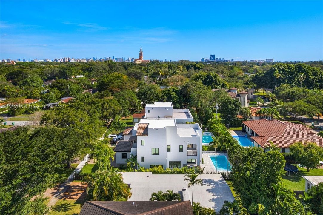 Recently Sold: $2,795,000 (5 beds, 5 baths, 3915 Square Feet)