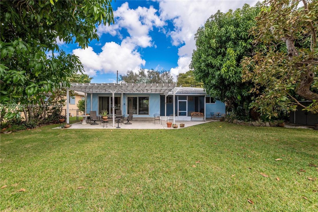 Recently Sold: $780,000 (3 beds, 2 baths, 1442 Square Feet)
