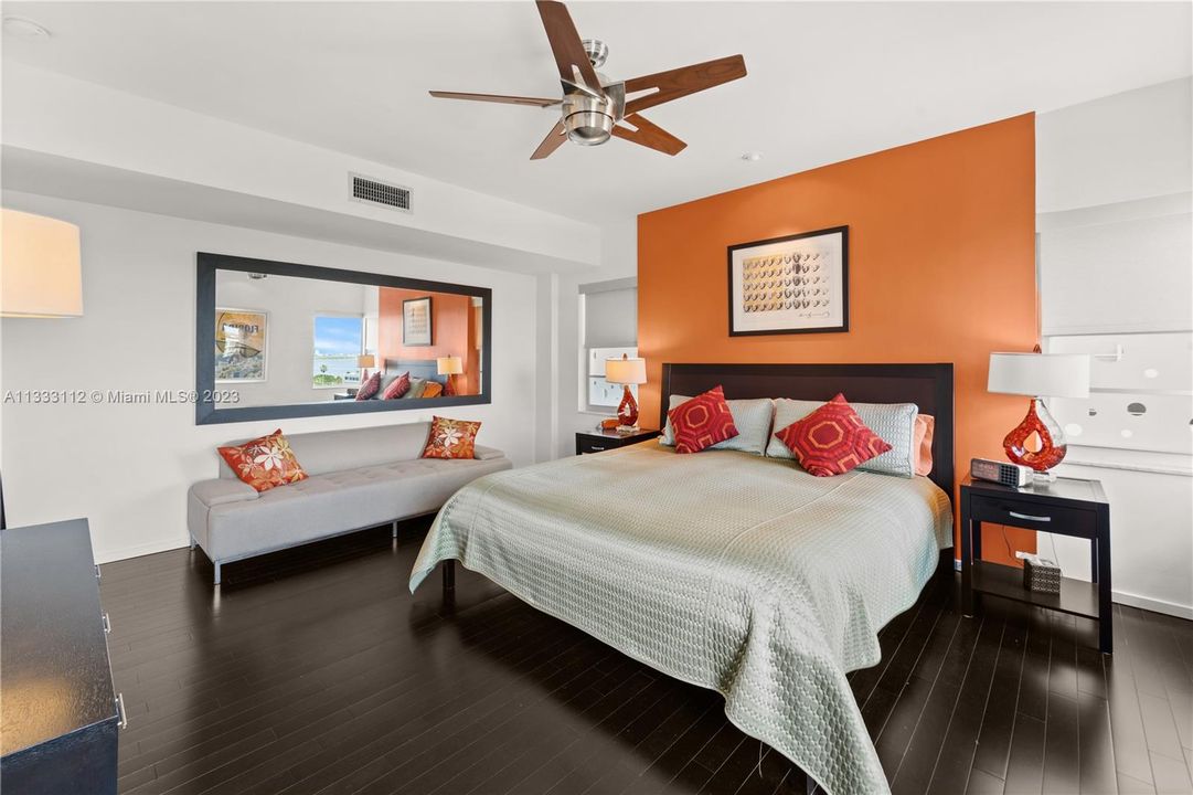 Recently Sold: $2,250,000 (2 beds, 2 baths, 1570 Square Feet)