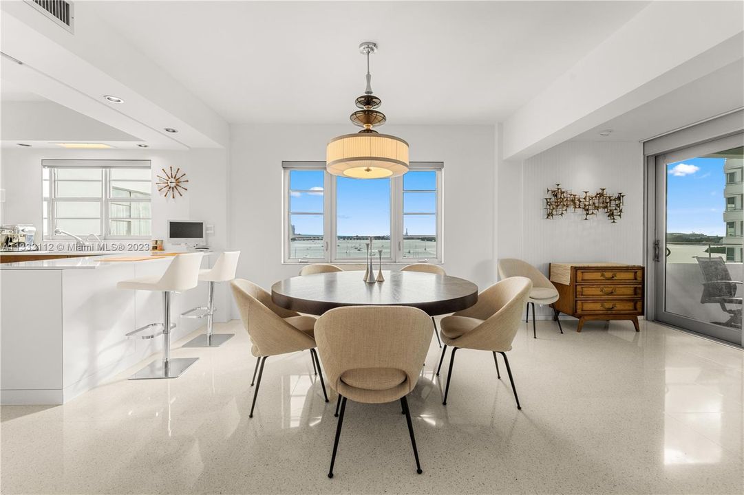 Recently Sold: $2,250,000 (2 beds, 2 baths, 1570 Square Feet)