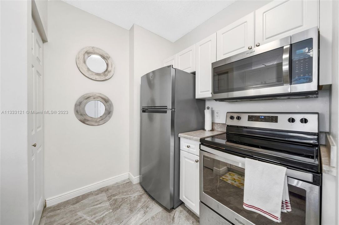 Recently Rented: $3,600 (2 beds, 2 baths, 934 Square Feet)