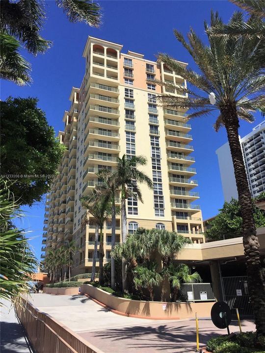 Recently Sold: $630,000 (2 beds, 2 baths, 1260 Square Feet)
