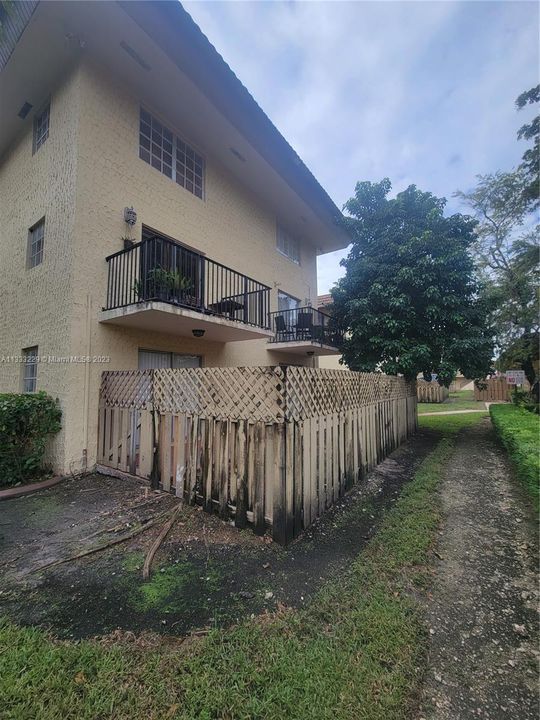 Recently Rented: $2,400 (2 beds, 2 baths, 1140 Square Feet)