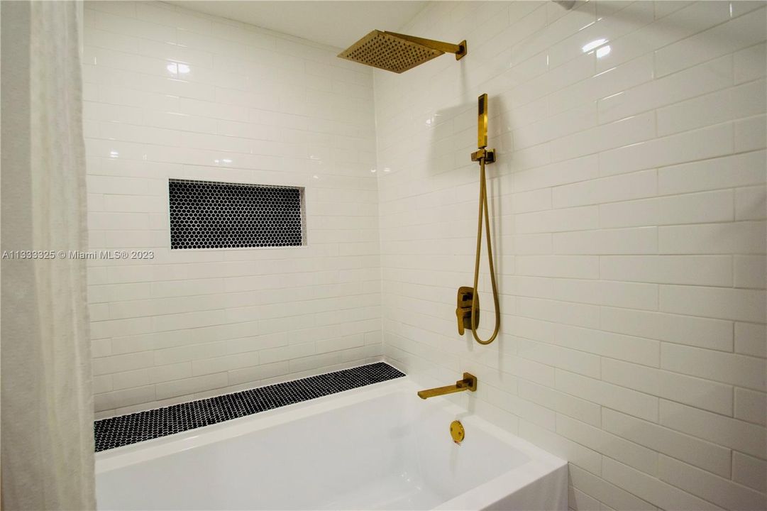 最近租的: $3,800 (2 贝兹, 2 浴室, 1080 平方英尺)