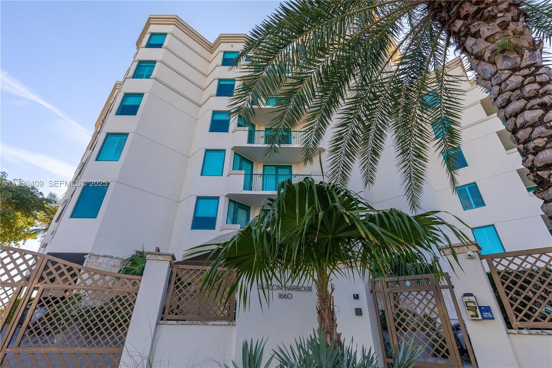 For Sale: $5,950,000 (3 beds, 3 baths, 3444 Square Feet)