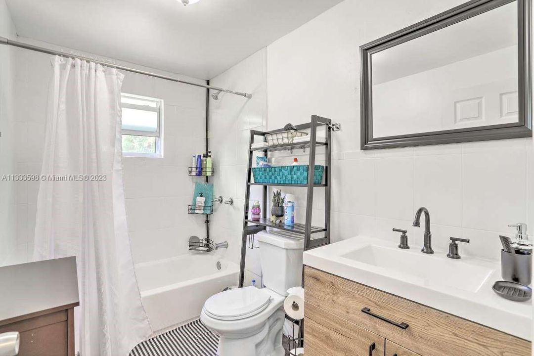 Недавно арендовано: $2,400 (2 спален, 1 ванн, 720 Квадратных фут)