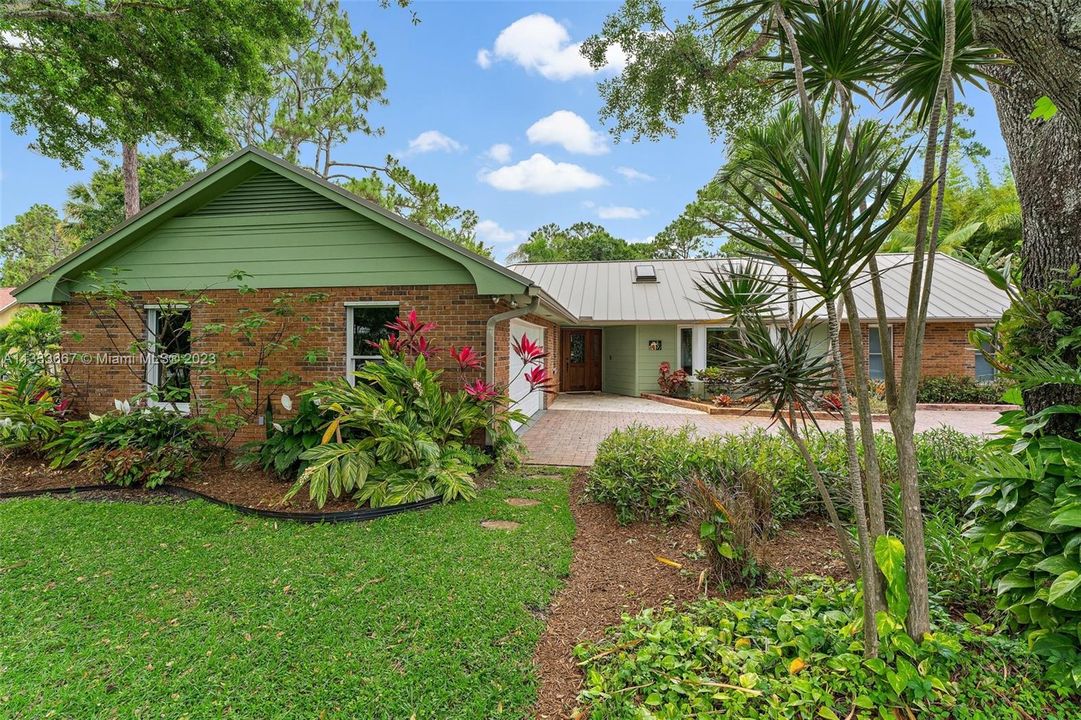 Recently Sold: $1,000,000 (3 beds, 2 baths, 2994 Square Feet)