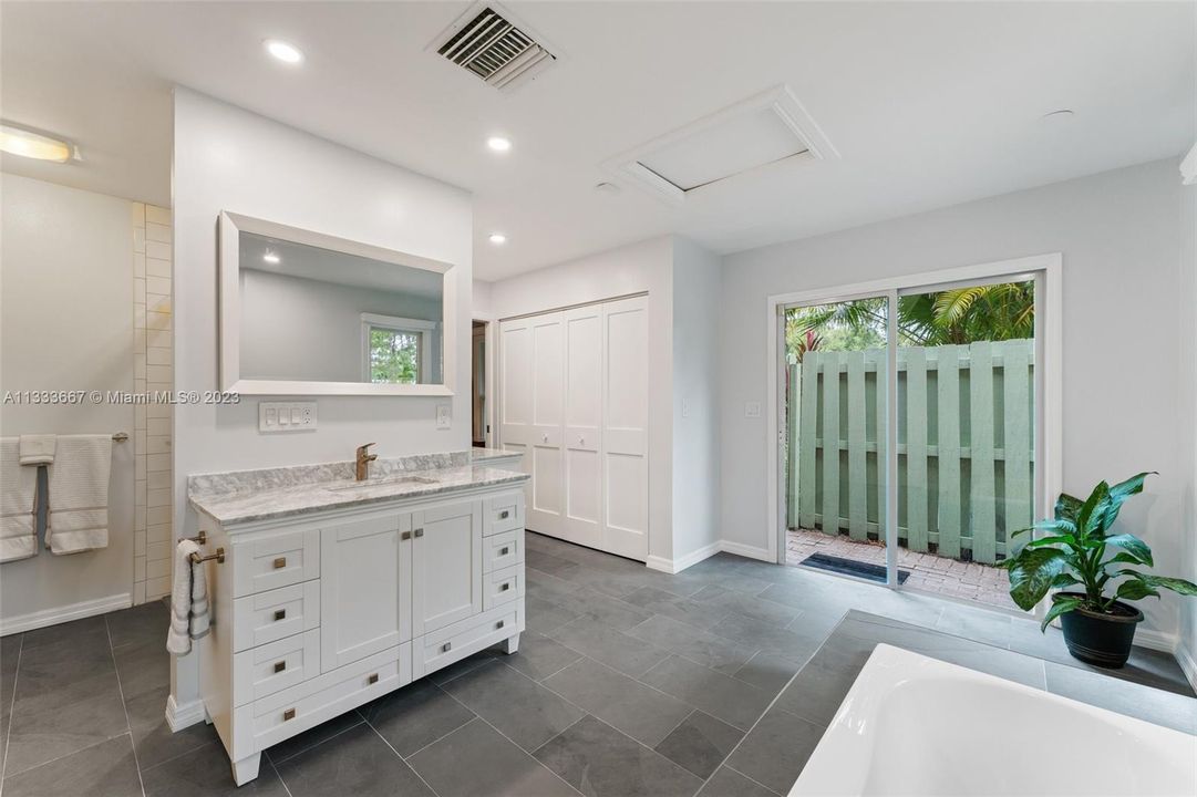 Recently Sold: $1,000,000 (3 beds, 2 baths, 2994 Square Feet)