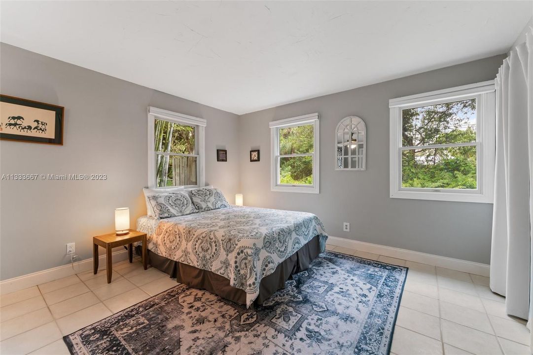 Recently Sold: $1,000,000 (3 beds, 2 baths, 2994 Square Feet)