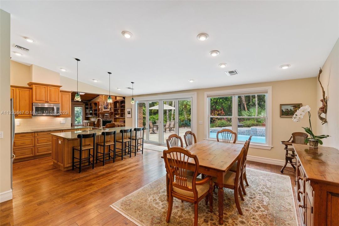 Recently Sold: $1,000,000 (3 beds, 2 baths, 2994 Square Feet)