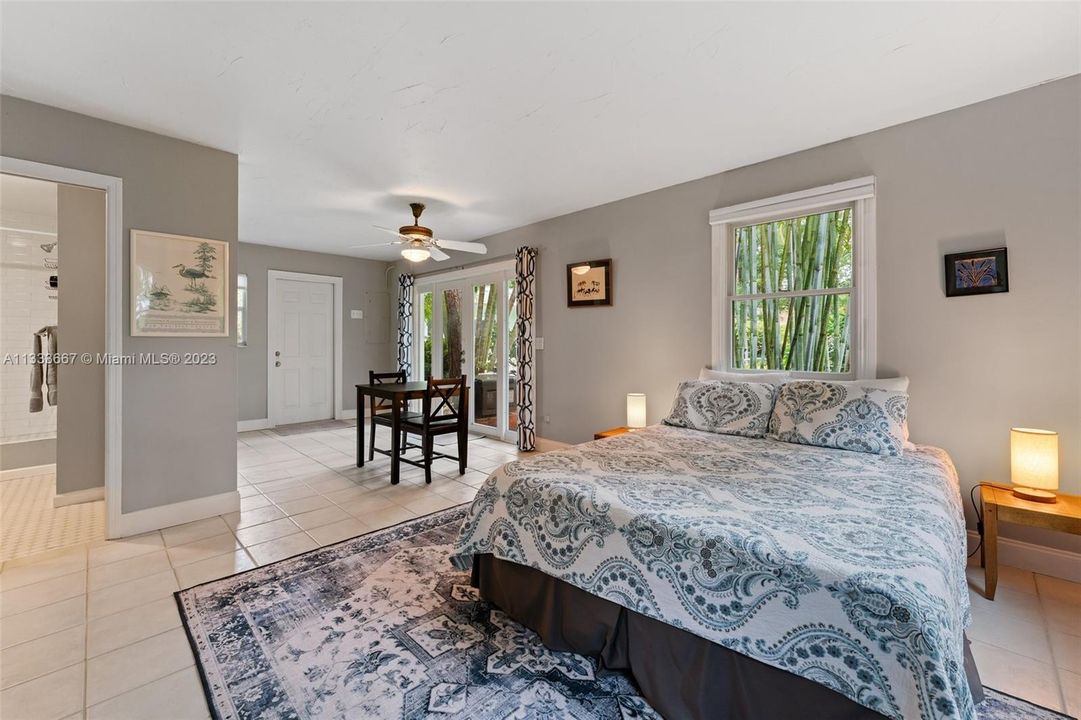 Recently Sold: $1,000,000 (3 beds, 2 baths, 2994 Square Feet)