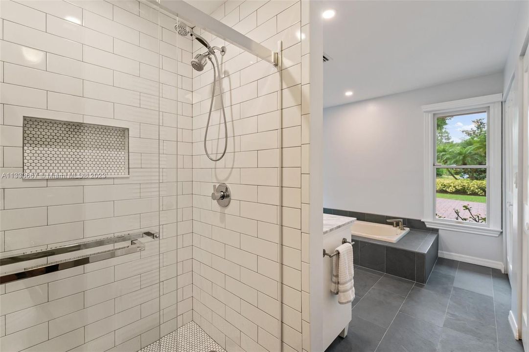 Recently Sold: $1,000,000 (3 beds, 2 baths, 2994 Square Feet)