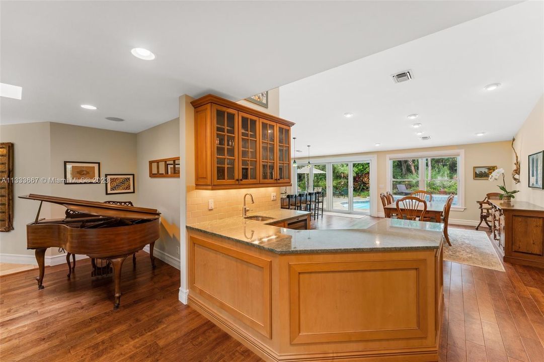 Recently Sold: $1,000,000 (3 beds, 2 baths, 2994 Square Feet)