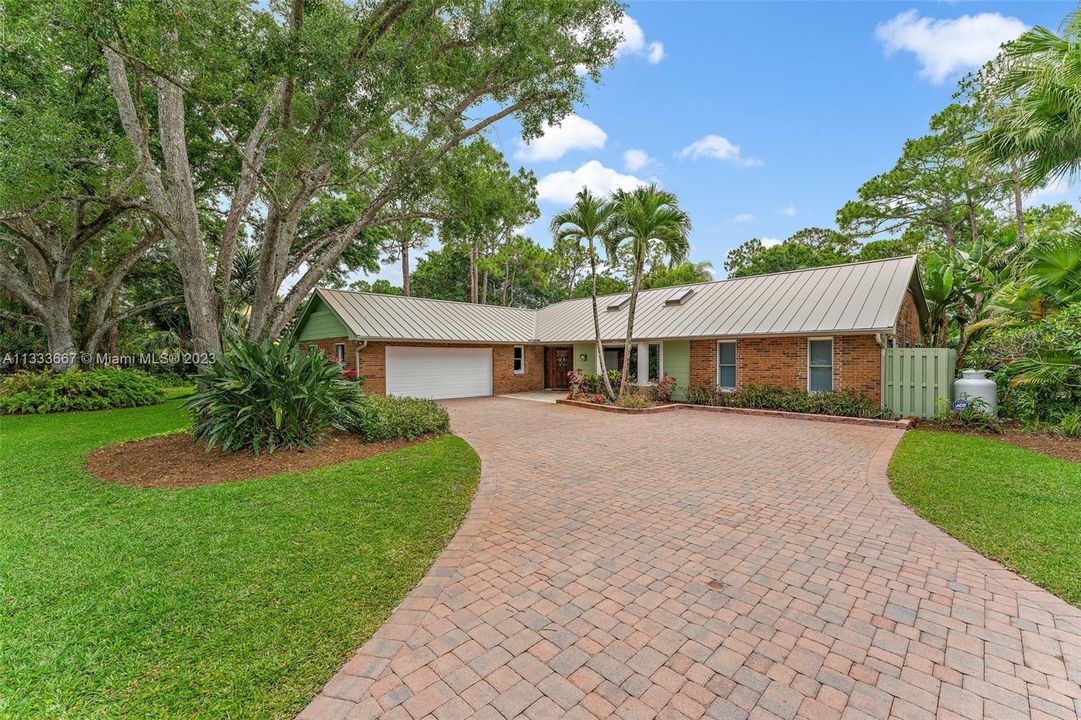 Recently Sold: $1,000,000 (3 beds, 2 baths, 2994 Square Feet)