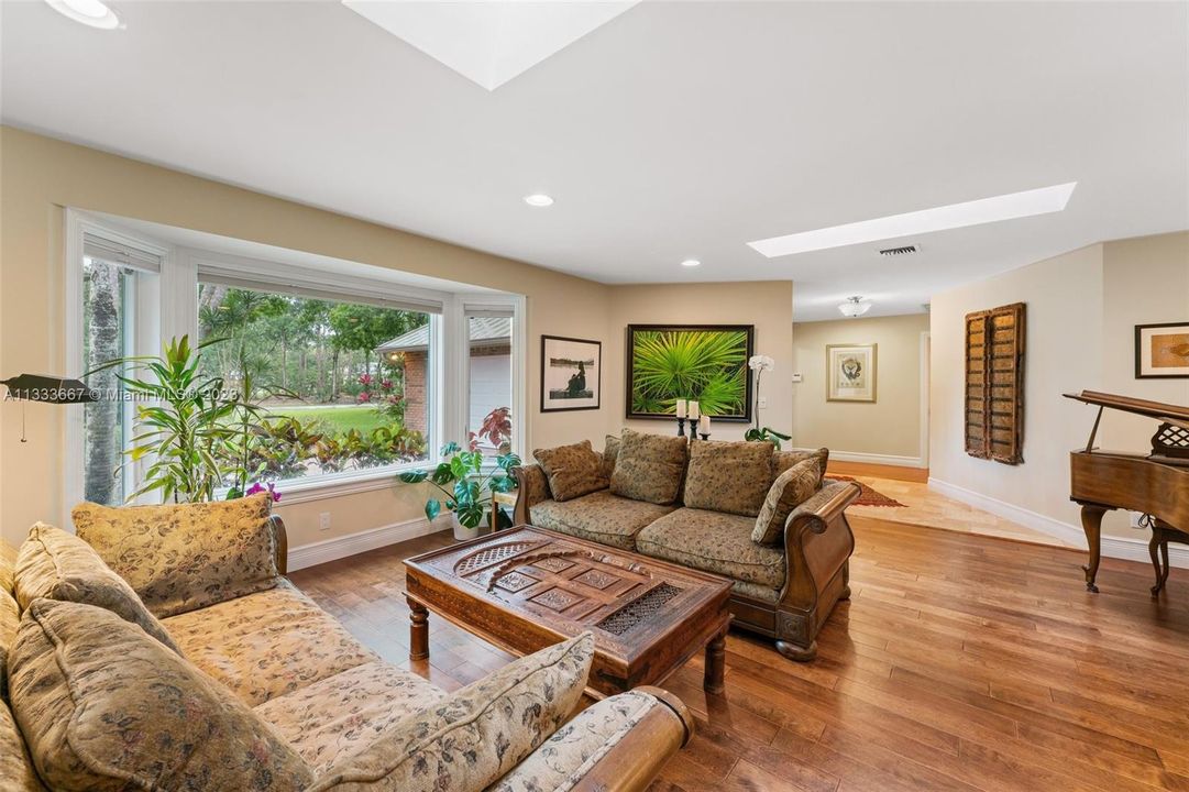 Recently Sold: $1,000,000 (3 beds, 2 baths, 2994 Square Feet)