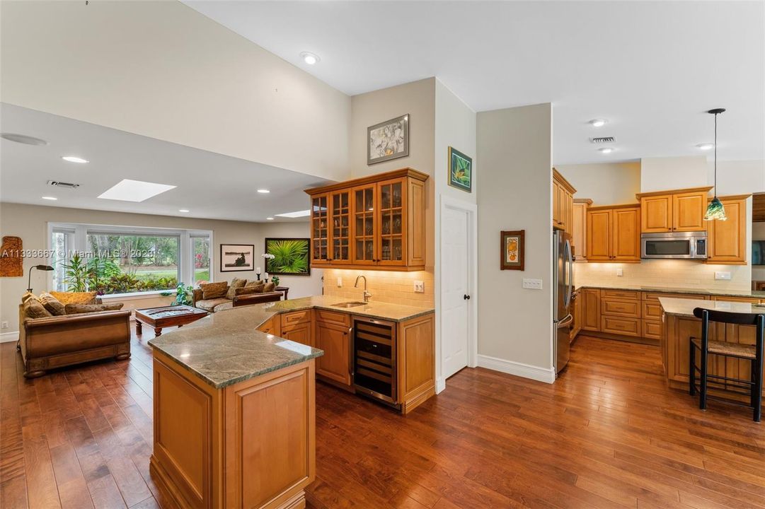 Recently Sold: $1,000,000 (3 beds, 2 baths, 2994 Square Feet)