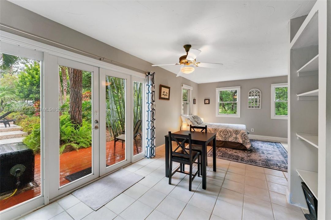 Recently Sold: $1,000,000 (3 beds, 2 baths, 2994 Square Feet)