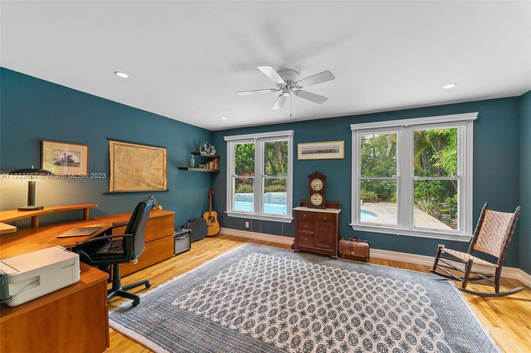 Recently Sold: $1,000,000 (3 beds, 2 baths, 2994 Square Feet)