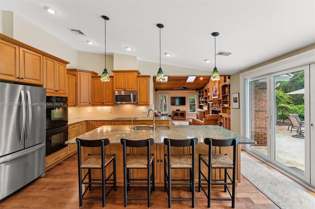 Recently Sold: $1,000,000 (3 beds, 2 baths, 2994 Square Feet)