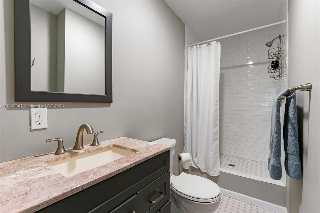 Recently Sold: $1,000,000 (3 beds, 2 baths, 2994 Square Feet)