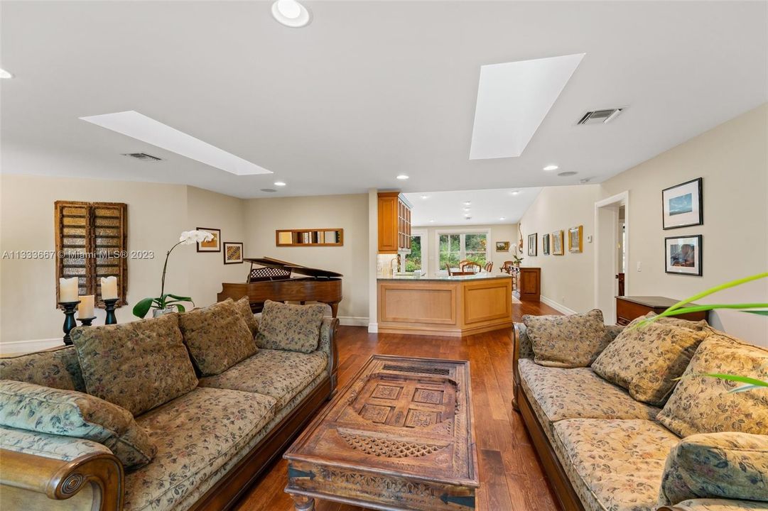 Recently Sold: $1,000,000 (3 beds, 2 baths, 2994 Square Feet)