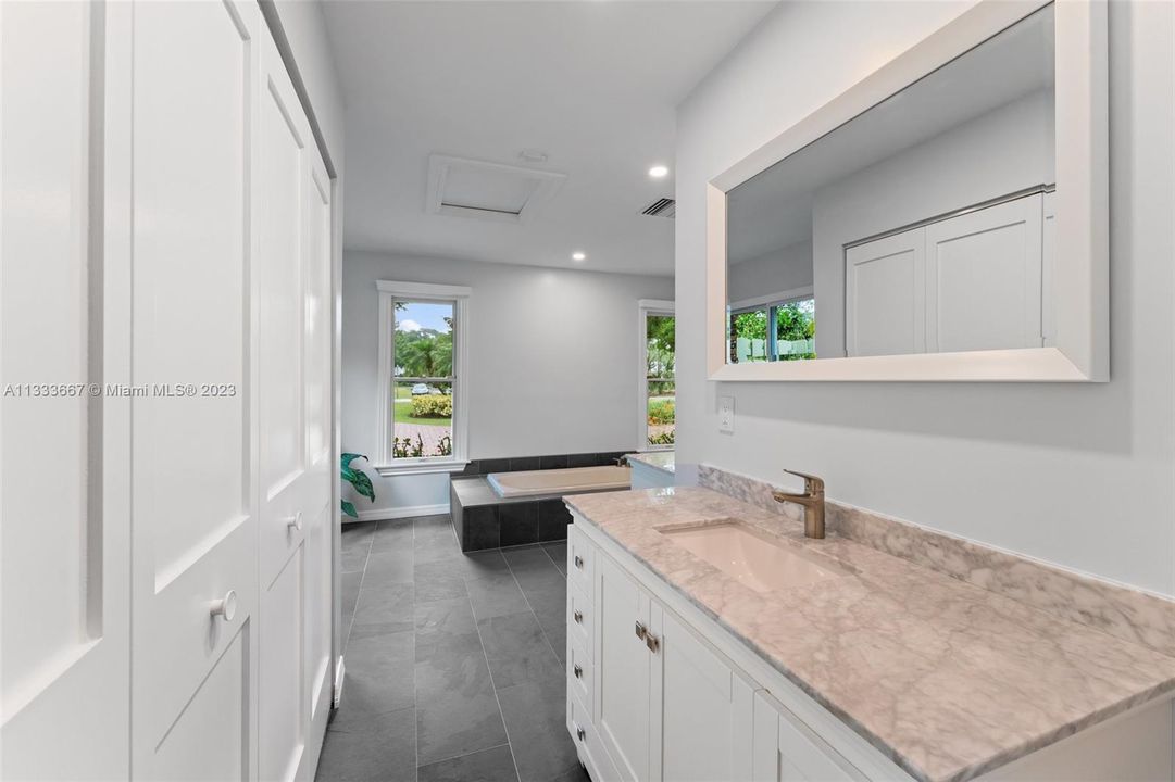 Recently Sold: $1,000,000 (3 beds, 2 baths, 2994 Square Feet)