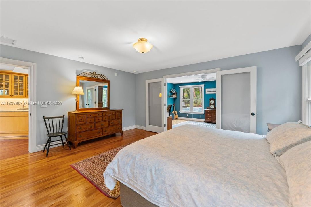 Recently Sold: $1,000,000 (3 beds, 2 baths, 2994 Square Feet)