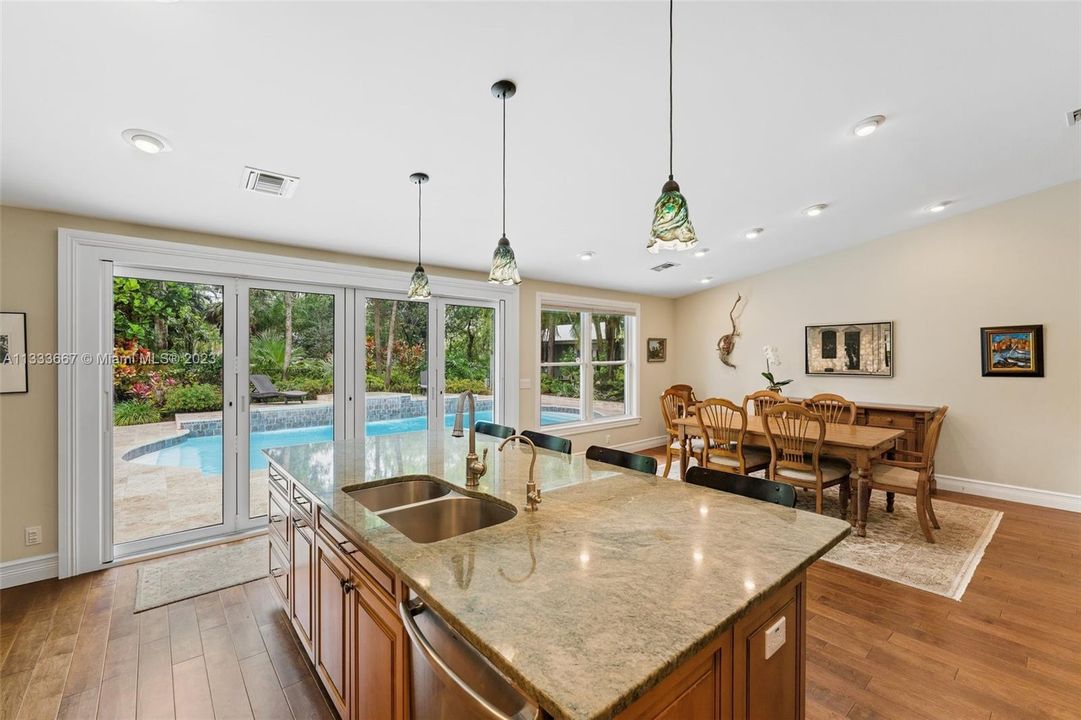 Recently Sold: $1,000,000 (3 beds, 2 baths, 2994 Square Feet)