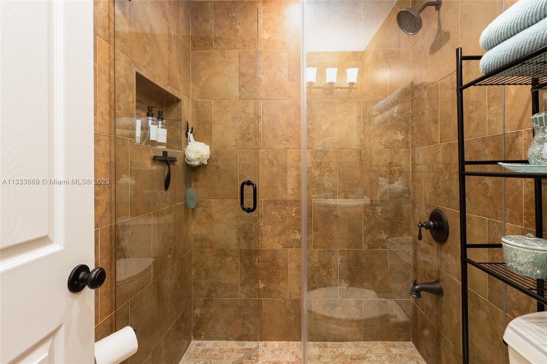 最近售出: $825,000 (2 贝兹, 2 浴室, 1029 平方英尺)