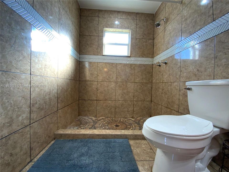 最近售出: $480,000 (4 贝兹, 3 浴室, 1984 平方英尺)