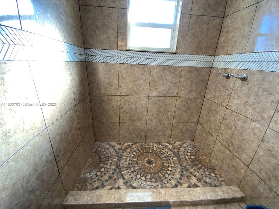 最近售出: $480,000 (4 贝兹, 3 浴室, 1984 平方英尺)