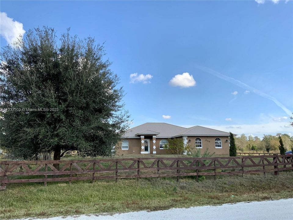 最近售出: $480,000 (4 贝兹, 3 浴室, 1984 平方英尺)