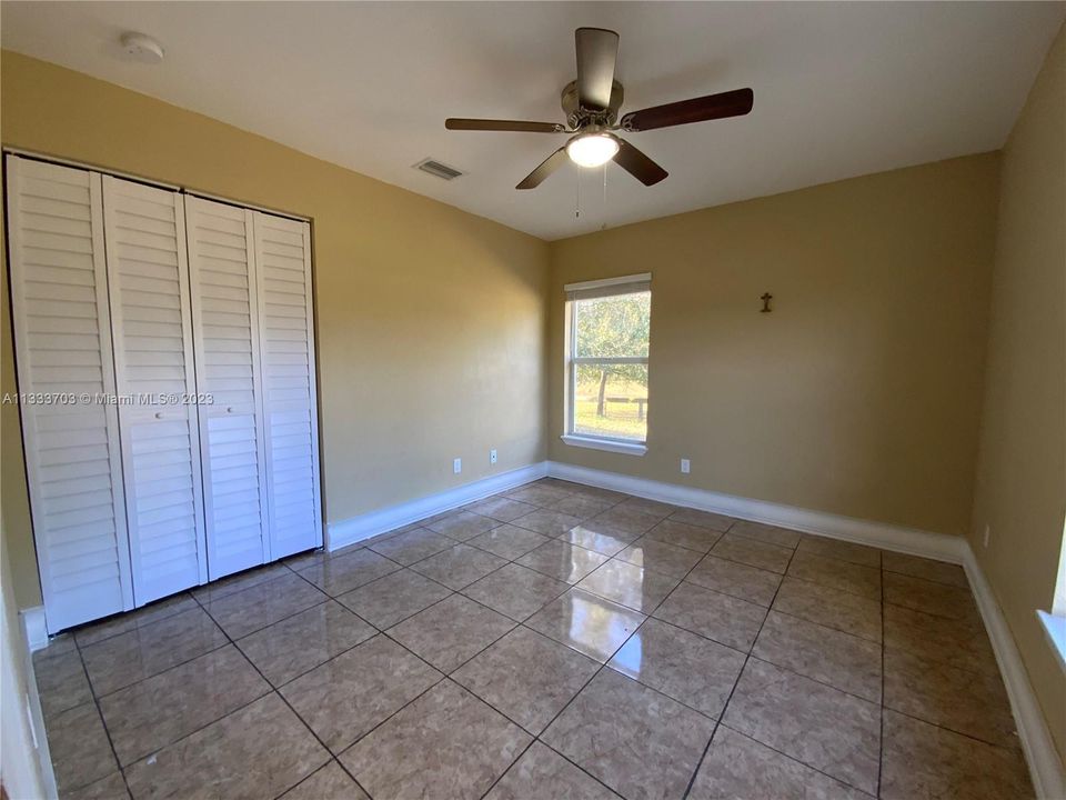 最近售出: $480,000 (4 贝兹, 3 浴室, 1984 平方英尺)