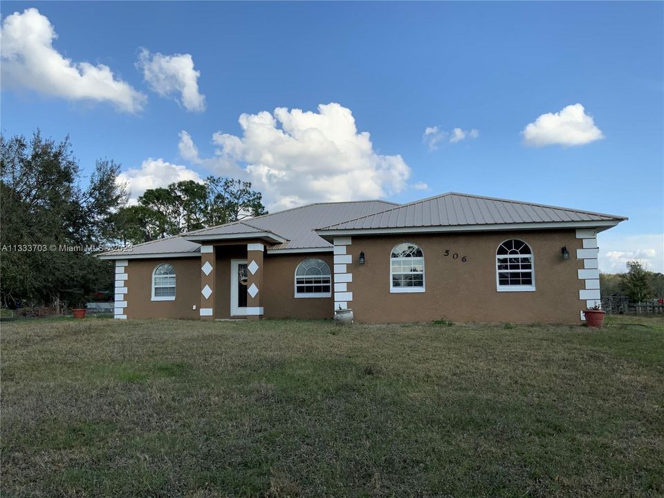 最近售出: $480,000 (4 贝兹, 3 浴室, 1984 平方英尺)