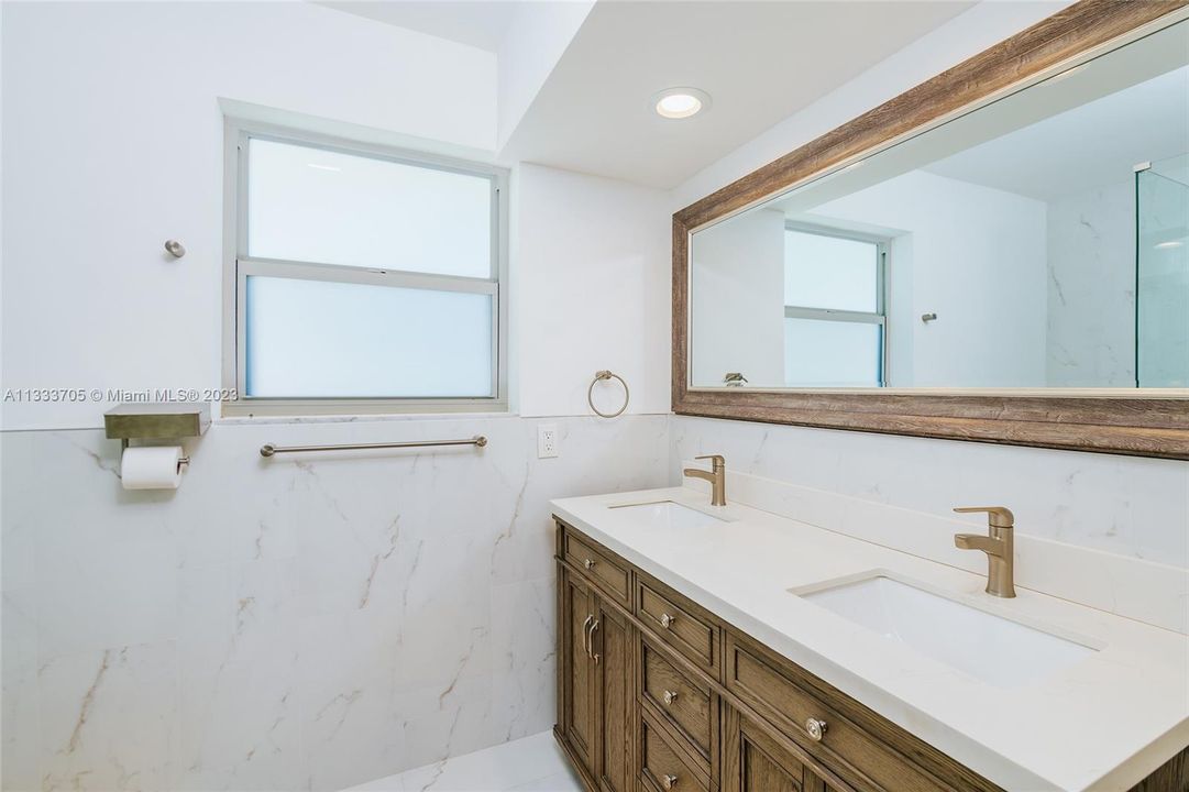 For Sale: $2,495,000 (3 beds, 2 baths, 2335 Square Feet)