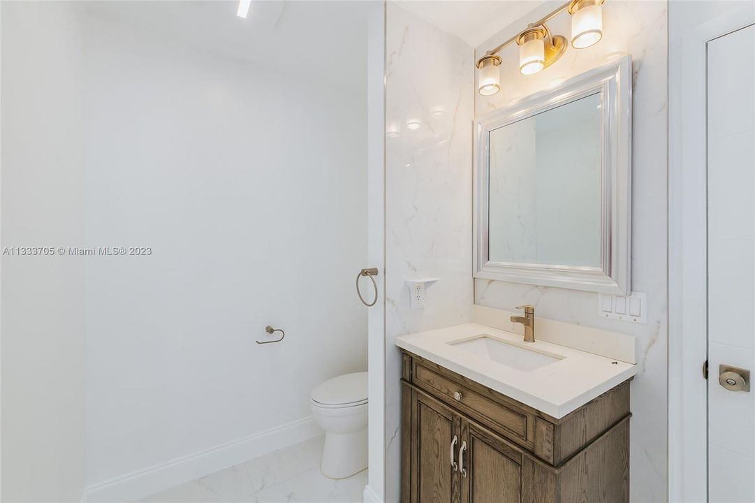 For Sale: $2,495,000 (3 beds, 2 baths, 2335 Square Feet)