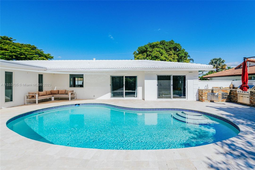 For Sale: $2,495,000 (3 beds, 2 baths, 2335 Square Feet)