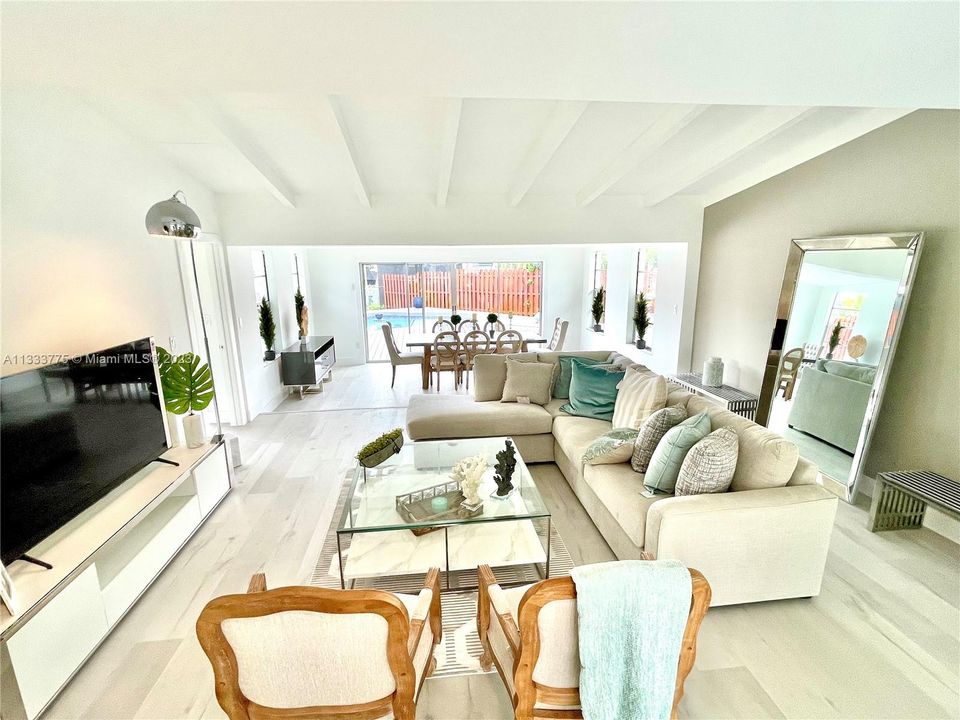 For Sale: $1,390,000 (3 beds, 2 baths, 1462 Square Feet)