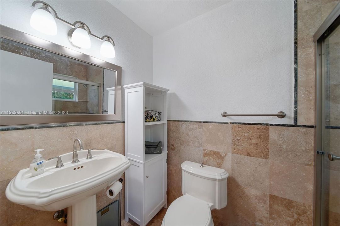 最近售出: $720,000 (3 贝兹, 2 浴室, 1802 平方英尺)