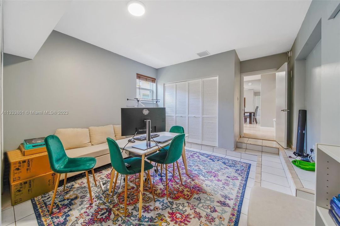 Recently Sold: $720,000 (3 beds, 2 baths, 1802 Square Feet)