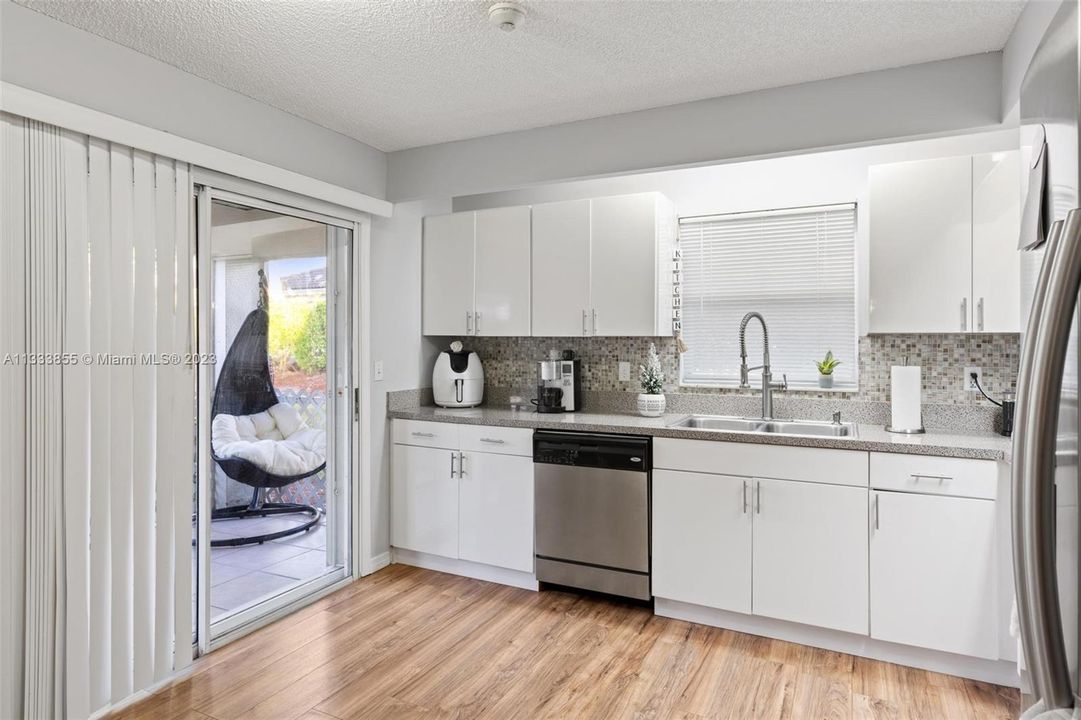 Recently Sold: $343,000 (2 beds, 2 baths, 1171 Square Feet)
