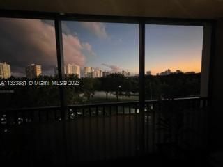 Recently Sold: $280,000 (1 beds, 1 baths, 741 Square Feet)