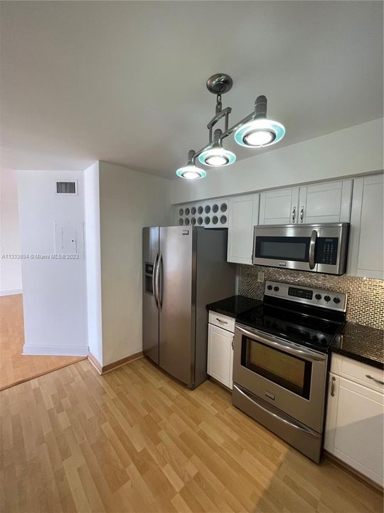 Recently Rented: $3,400 (2 beds, 2 baths, 1091 Square Feet)