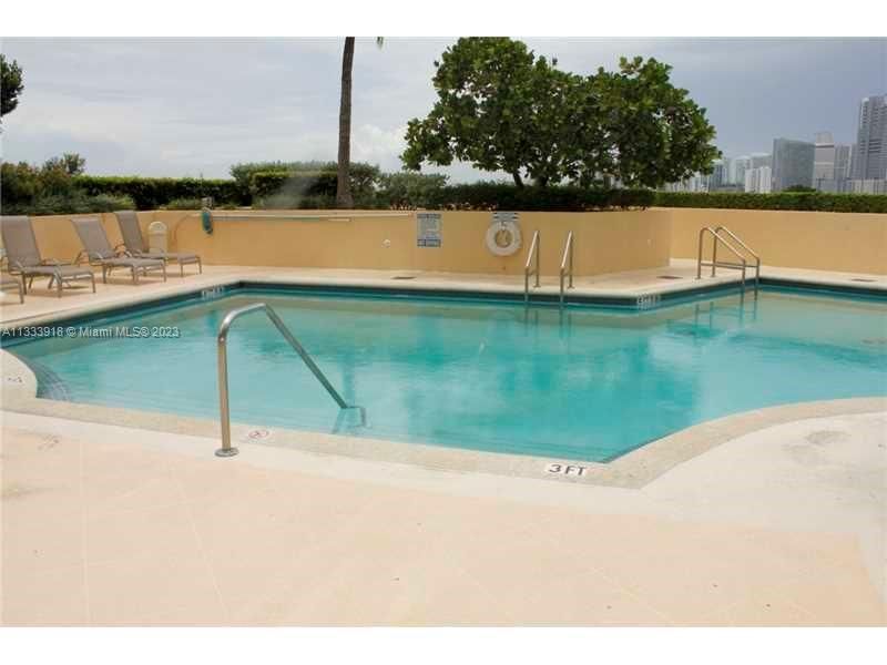 Active With Contract: $2,950 (1 beds, 1 baths, 850 Square Feet)