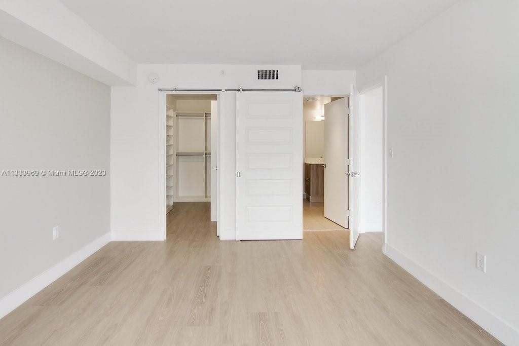 Recently Rented: $2,994 (1 beds, 1 baths, 842 Square Feet)