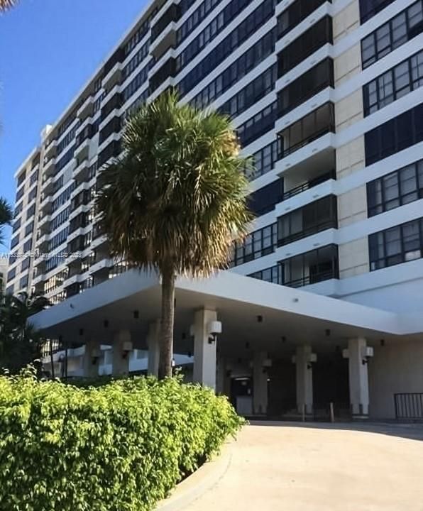 Recently Sold: $340,000 (2 beds, 2 baths, 1400 Square Feet)