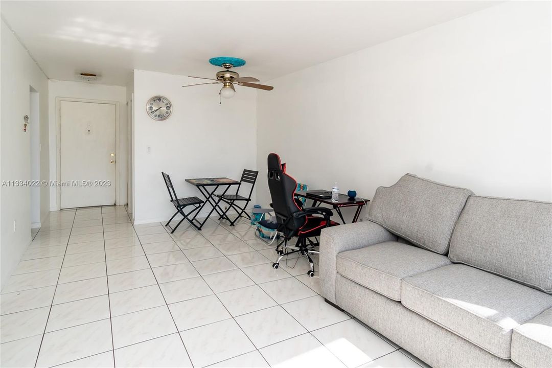 Recently Sold: $185,000 (1 beds, 1 baths, 609 Square Feet)