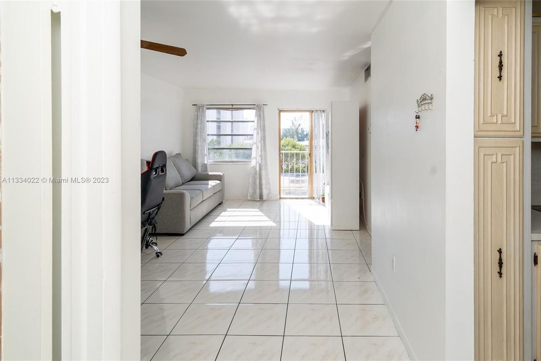 Recently Sold: $185,000 (1 beds, 1 baths, 609 Square Feet)
