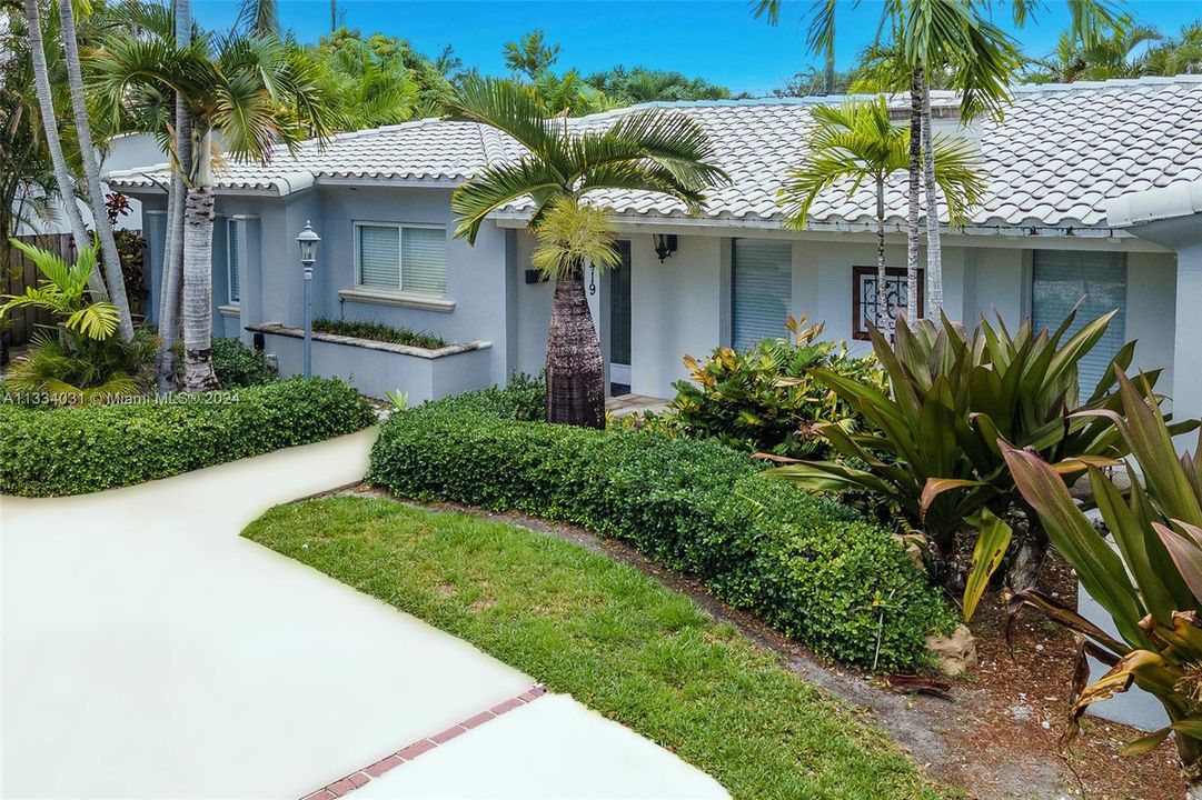Recently Sold: $870,000 (3 beds, 3 baths, 1804 Square Feet)